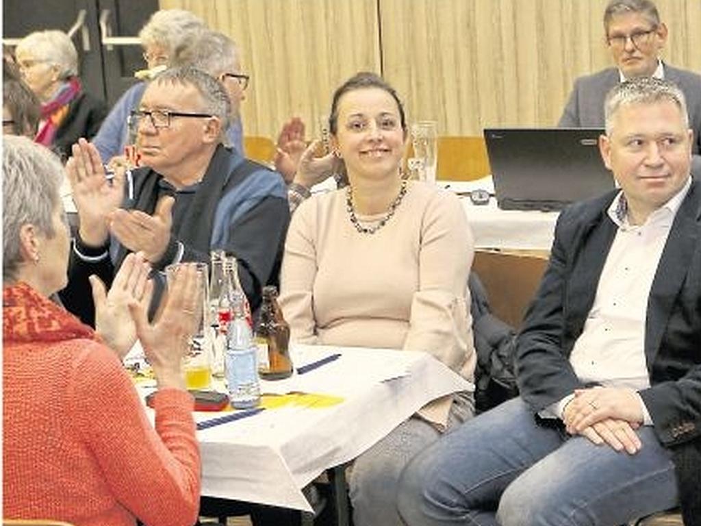 Christian Wilhelm (rechts, neben ihm seine Frau Judith) erhielt bei der Abstimmung über den Kreisvorsitz einen Dämpfer. Fotos: Hosser